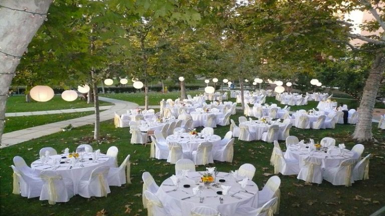 outdoor banquet