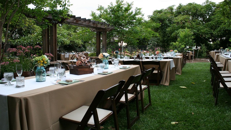 outdoor banquet