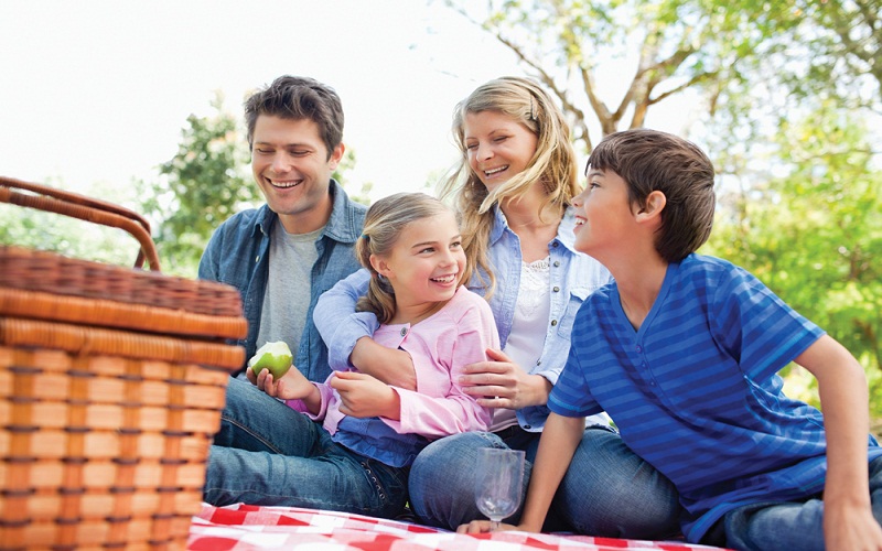 Find time for friends and family New Year's resolutions that you will never fulfill