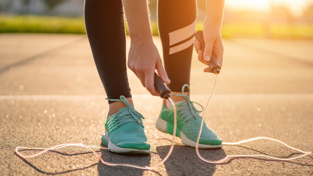 Burns calories in jump rope exercise